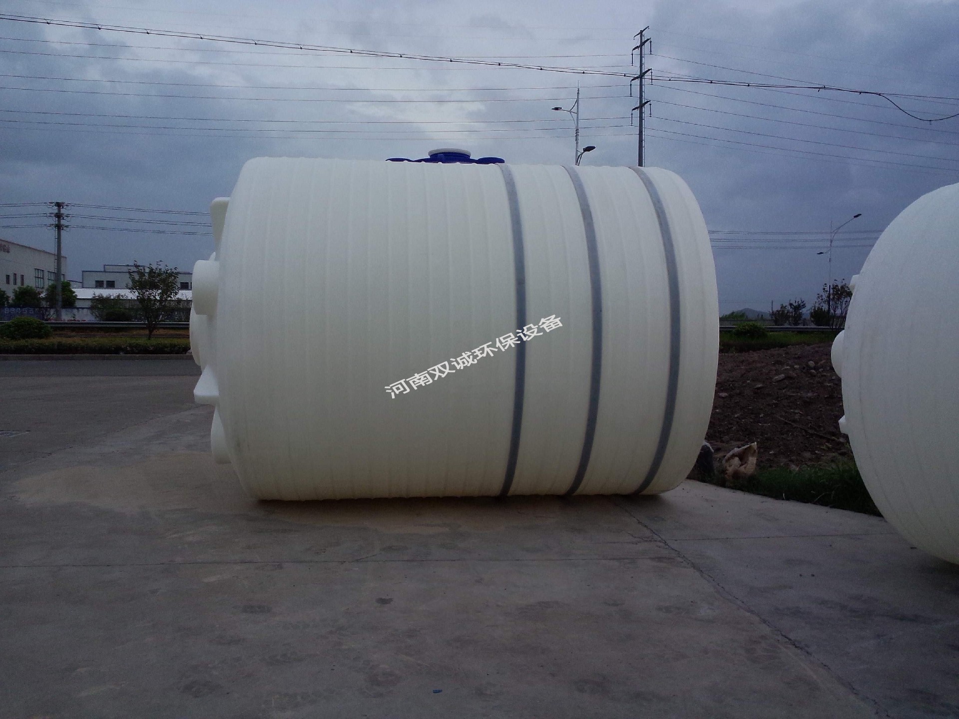 PE滾塑儲罐滾塑加工過程: