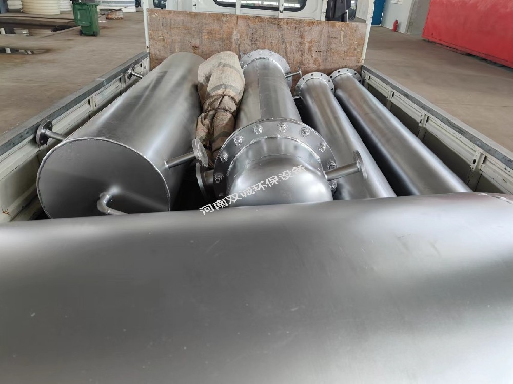 新鄉(xiāng)市某公司廢水回收塔，廢水冷凝器，油水分離器發(fā)貨