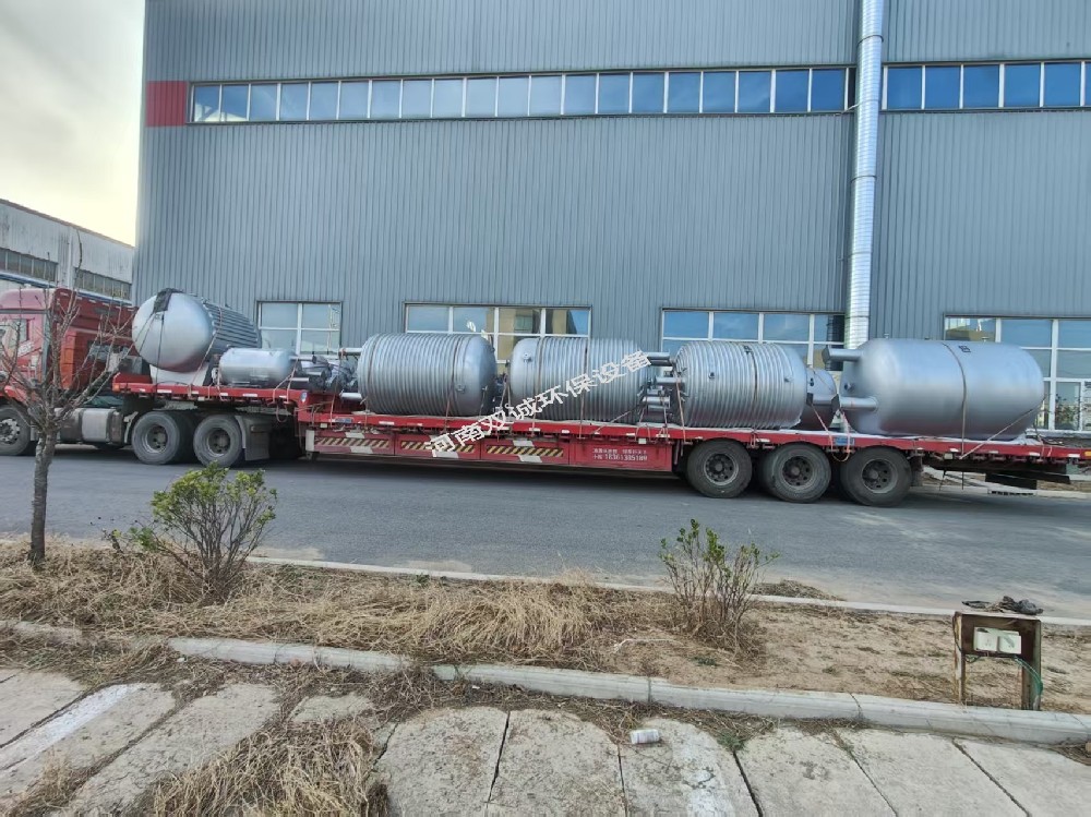 2025.12.05-內(nèi)蒙古某藥業(yè)有限公司不銹鋼儲(chǔ)罐發(fā)貨